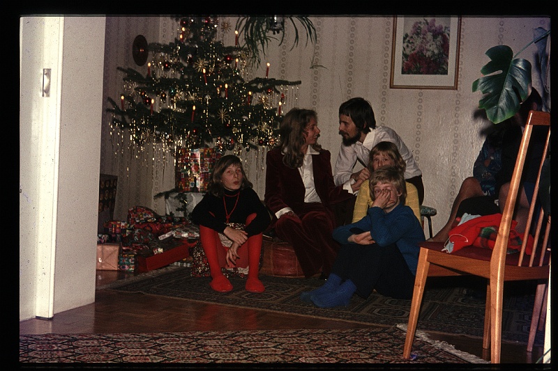 32.Regensburg dec 1974 Walter,Petra,Brigitte,Marion,Peter.JPG